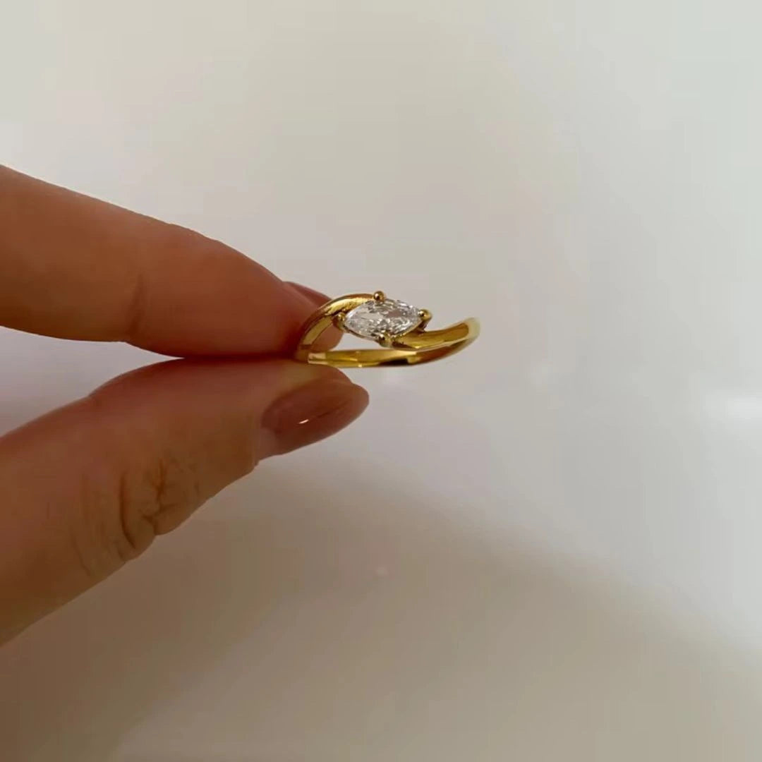 Amora Ring