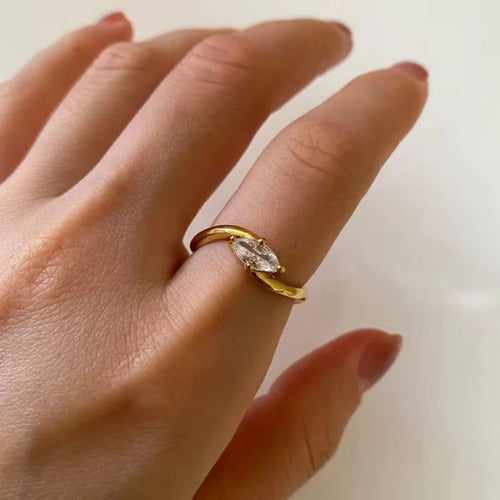 Amora Ring