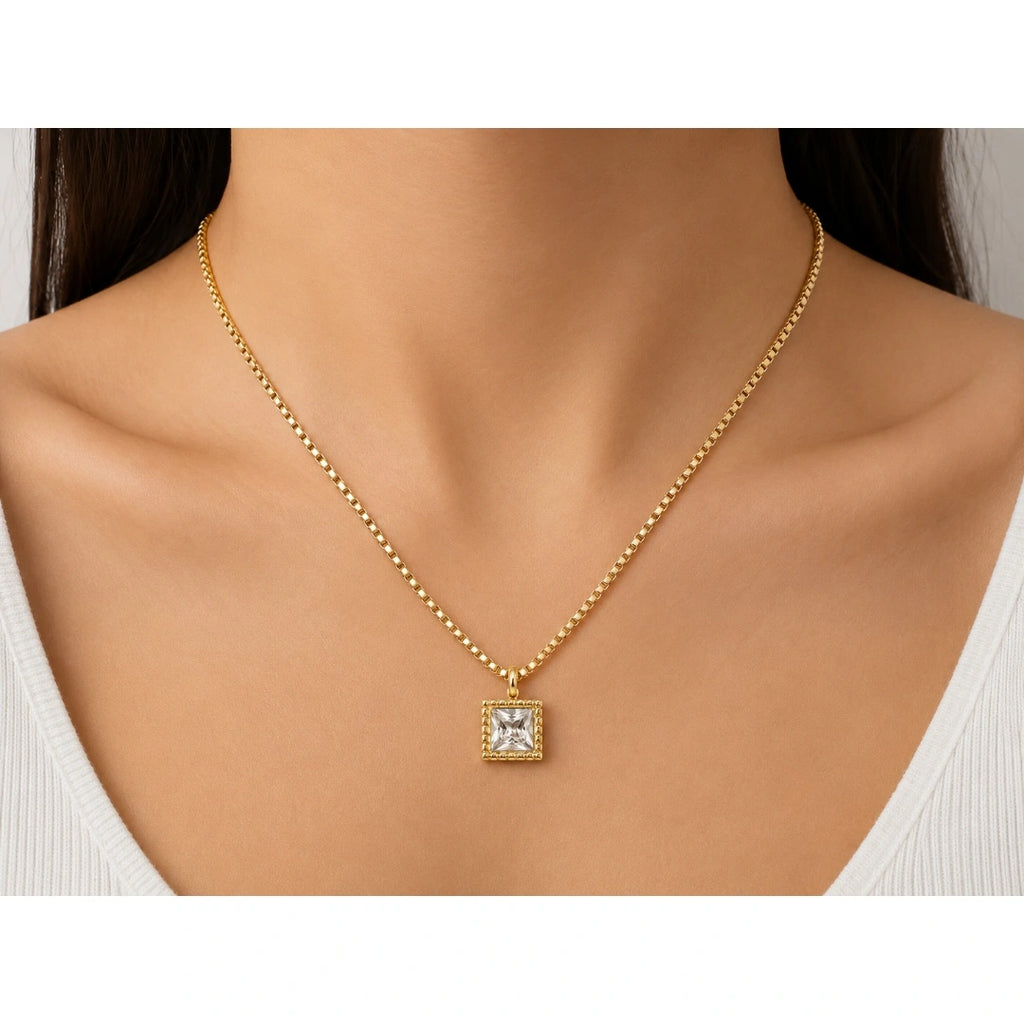 Lumisq Necklace