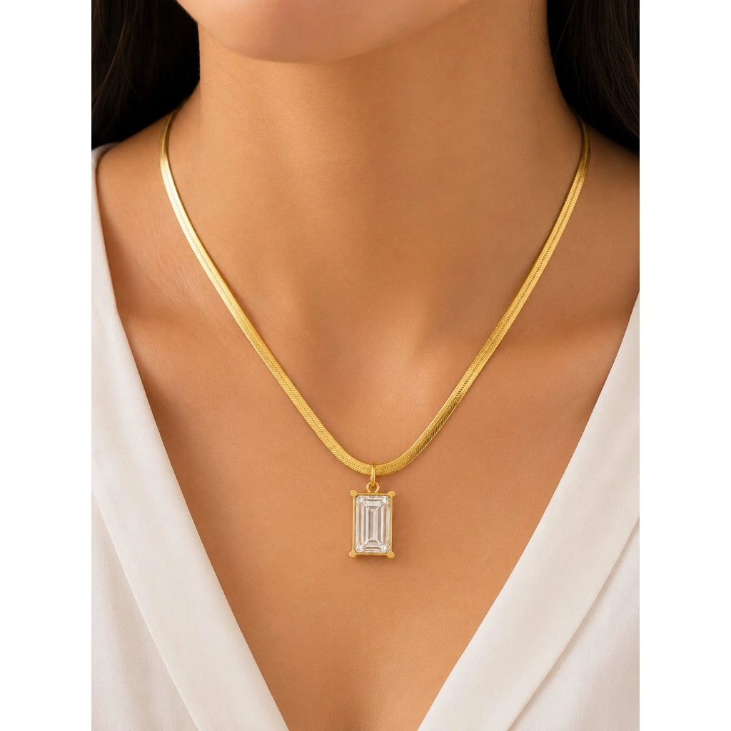 Noiréa Pendant Necklace