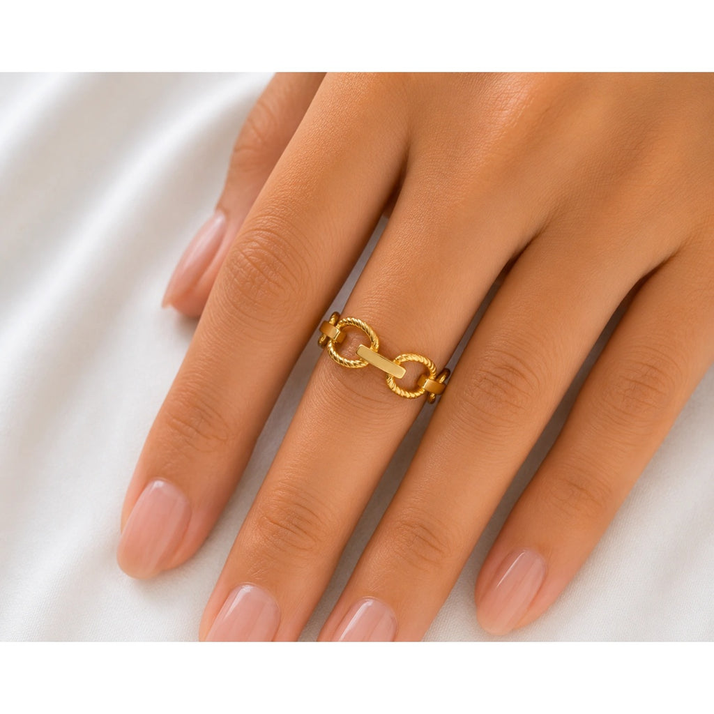 Golden Link Ring