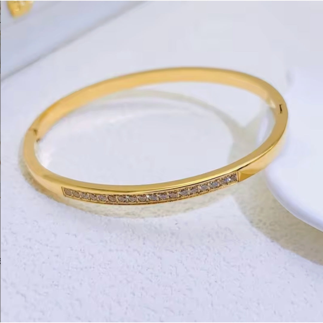 Lumivra Elegance Bracelet